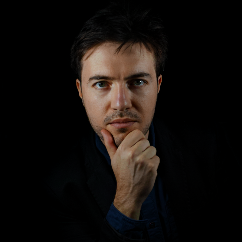 Alessandro Viale at the piano